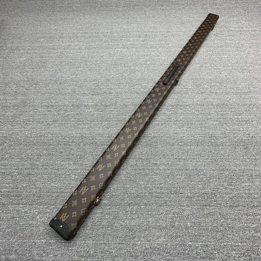 1/2 pool cue protection box, can hold chalk