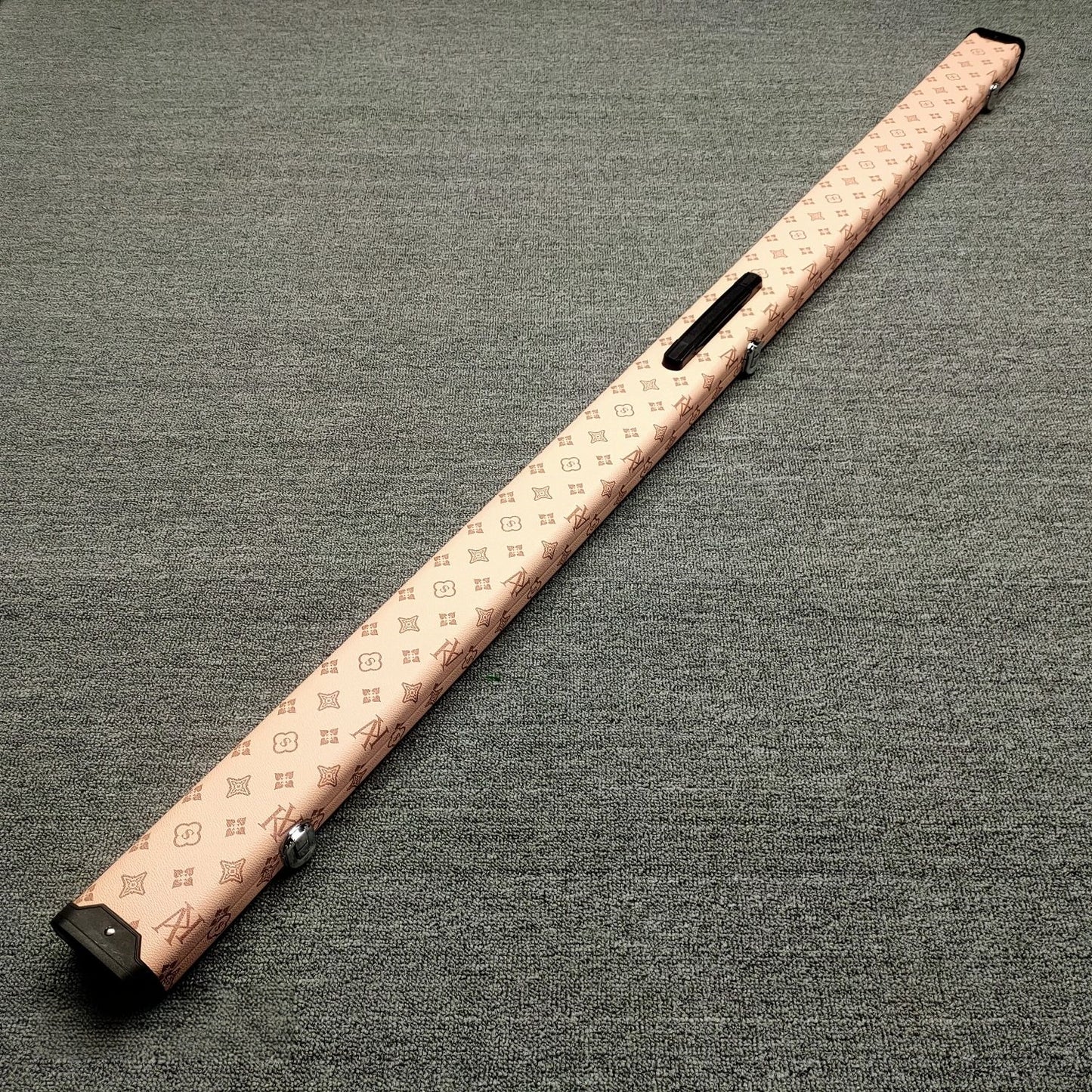 1/2 pool cue protection box, can hold chalk