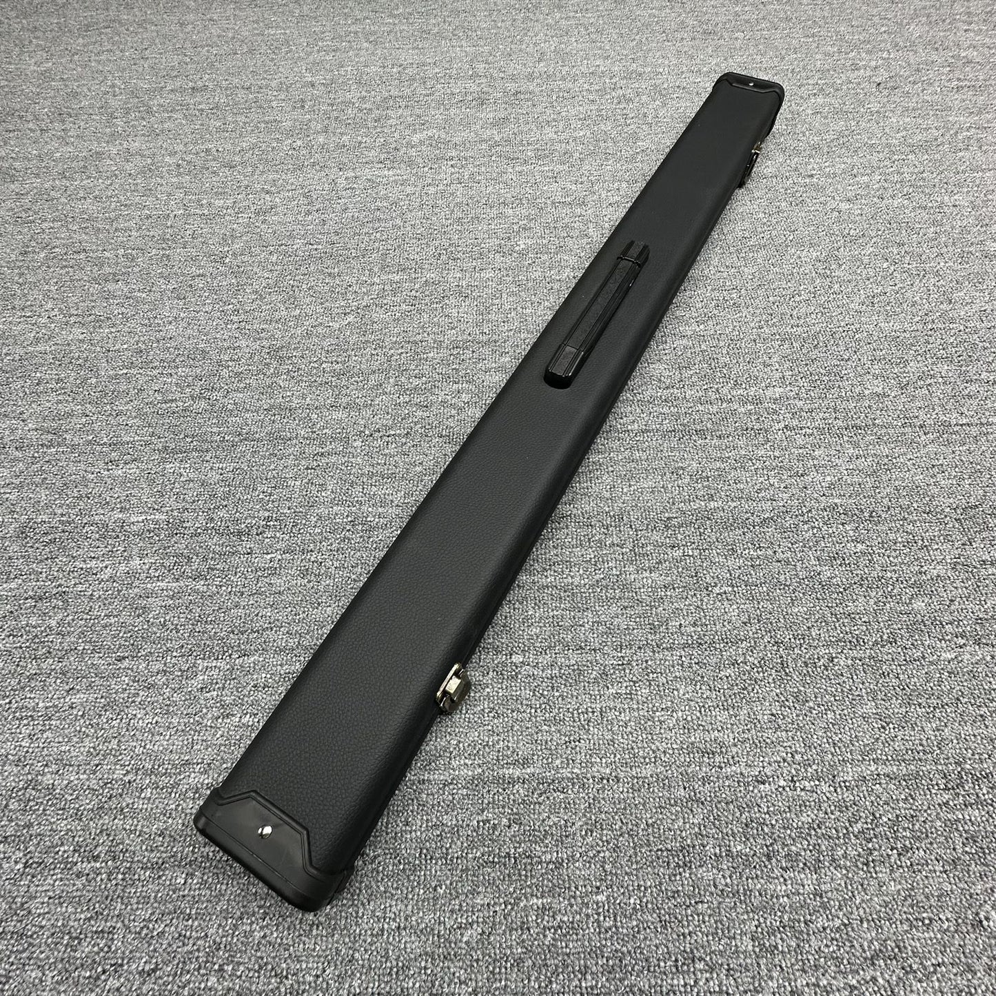 1/2 pool cue protection box, can hold chalk